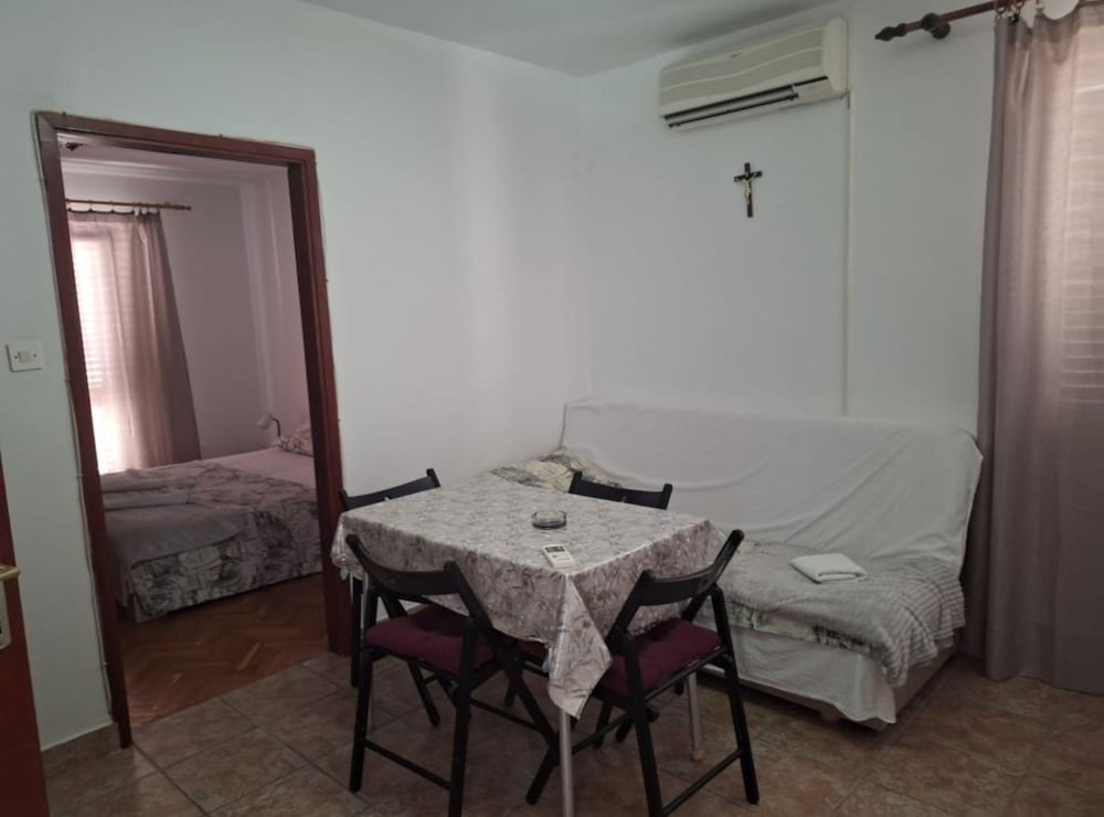 Apartment (One Bedroom Apartment with Balcony(2))