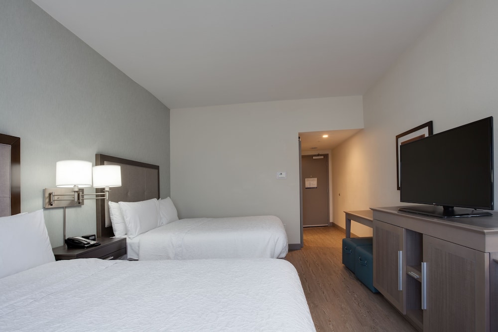 Room, 2 Queen Beds, Non Smoking, Refrigerator - Photo 3