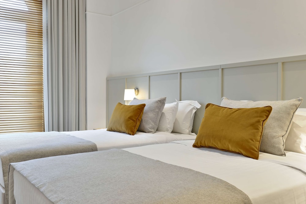 Room, 2 Twin Beds, Patio - Photo 4