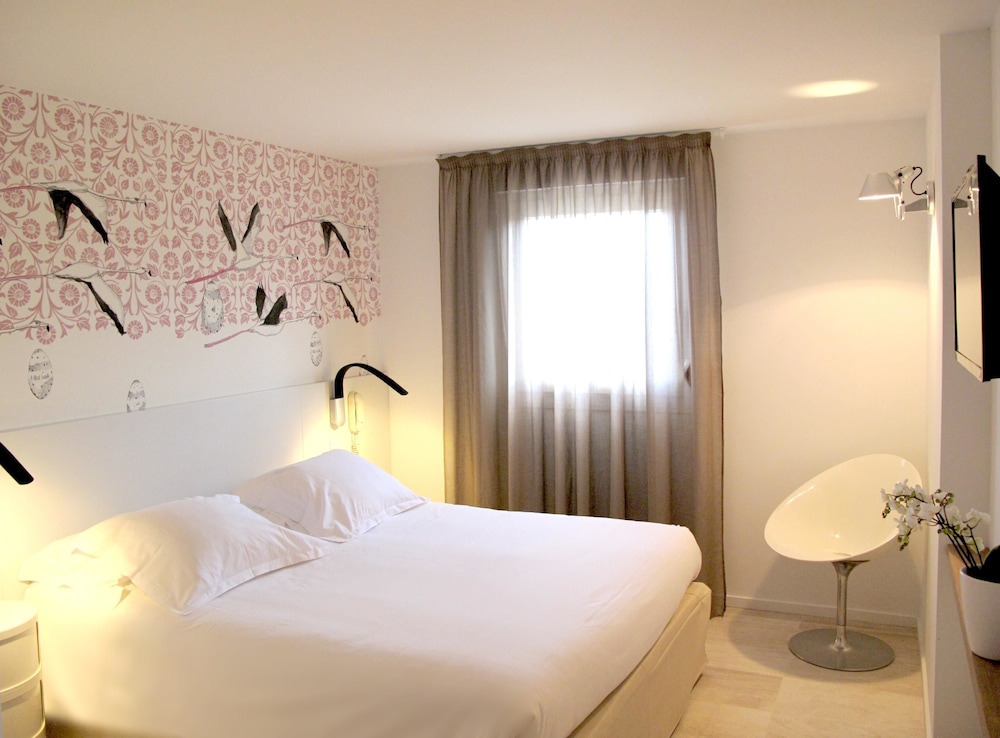 Standard Room, 1 Queen Bed, Non Smoking