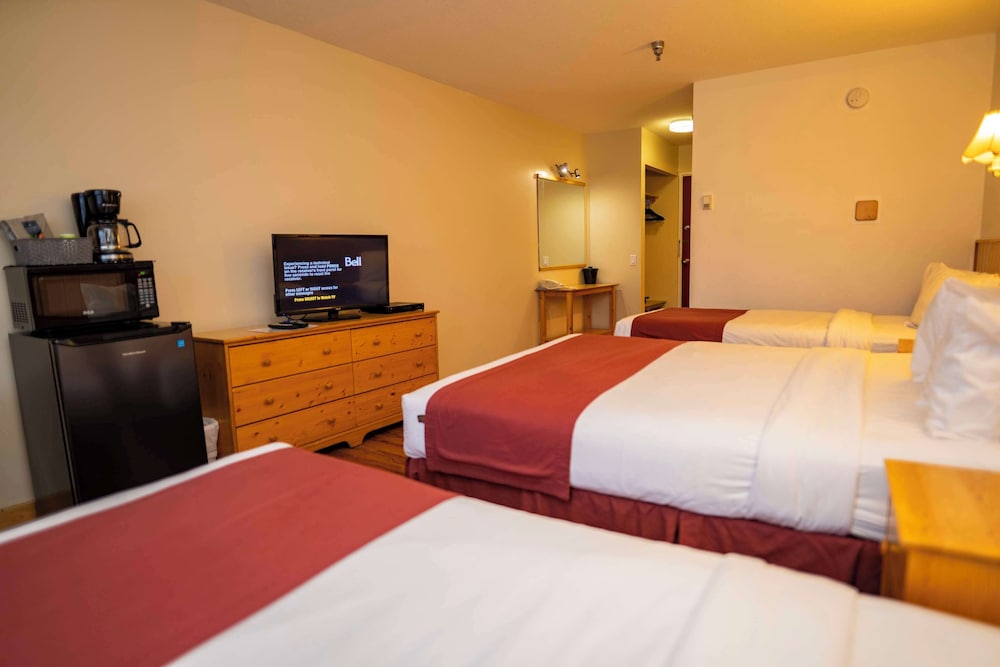 Room, Multiple Beds, Non Smoking (1 Queen, 2 Twin Beds)