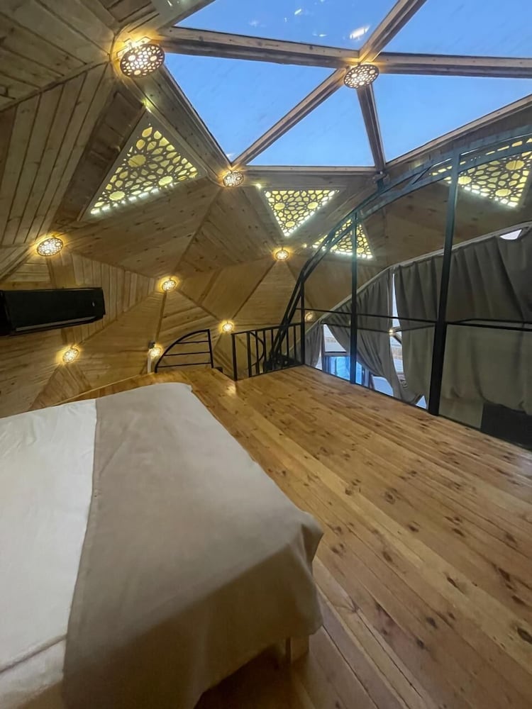 Grand Tent, Sea View