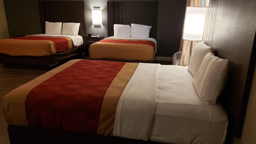 Room, Multiple Beds, Accessible, Smoking - Photo 1