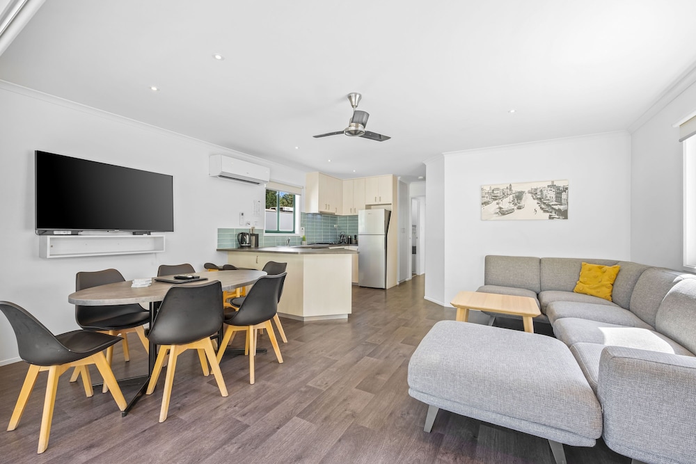 Three Bedroom Premium Family Villa (8 berth)