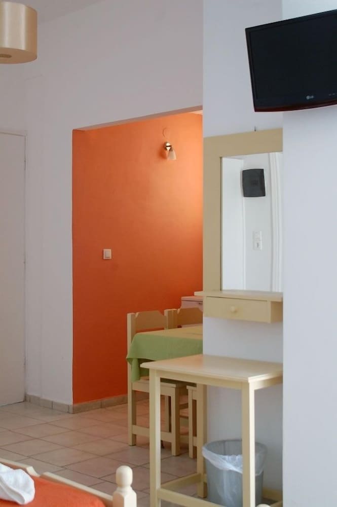 Quadruple Room, Kitchenette photo 1
