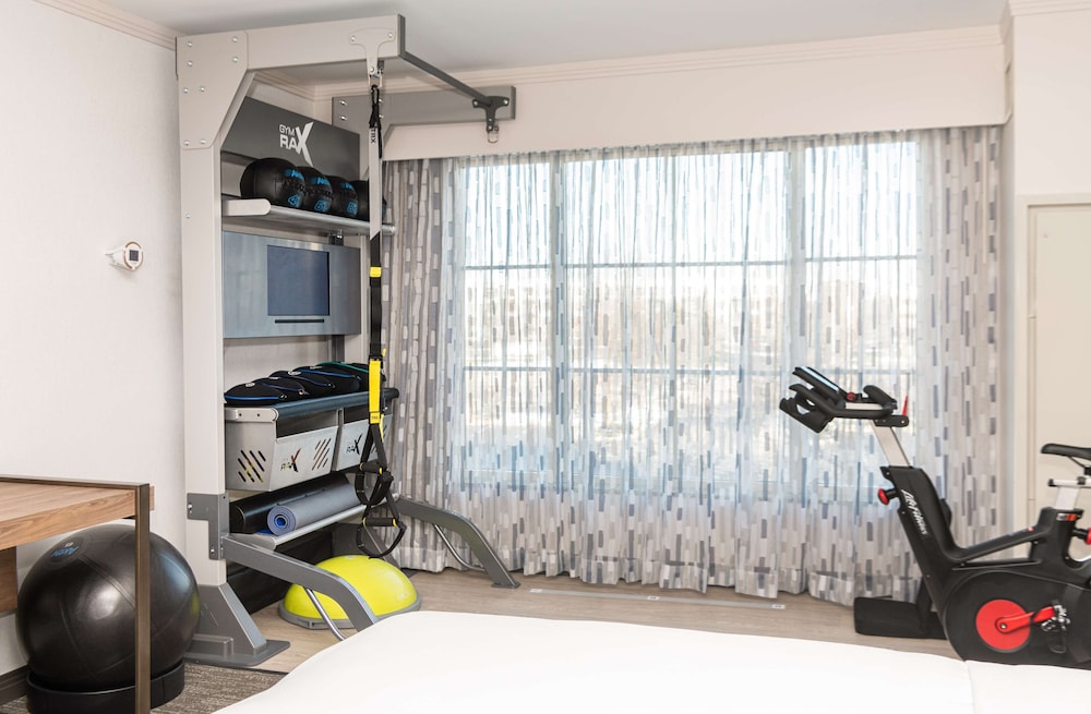 fitness room, 1king bed accessible,bathub(mobility & hearing) - Photo 4