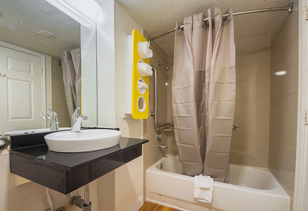 Standard Room, 1 King Bed, Accessible, Non Smoking - Photo 15