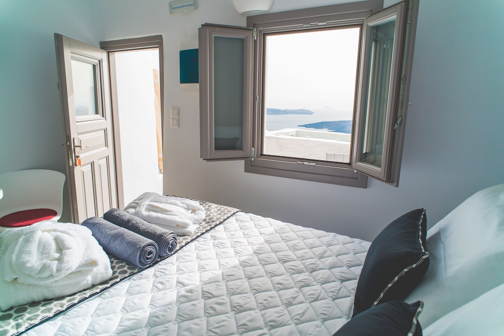 Junior Suite with a private Hot Tub & Caldera View