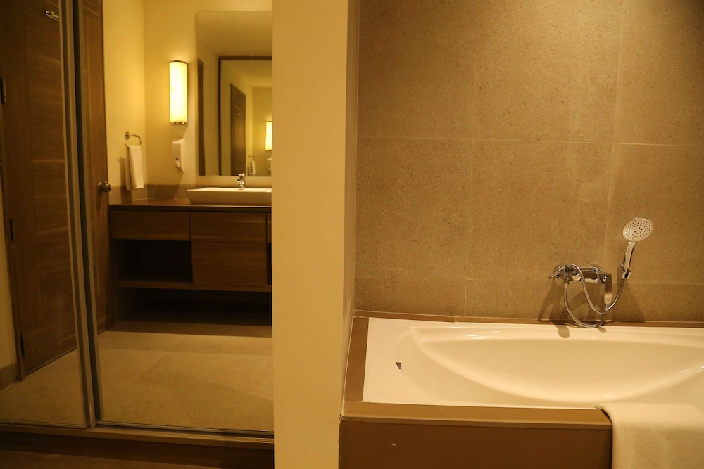 Executive Suite, 1 Double Bed, Bathtub photo 2