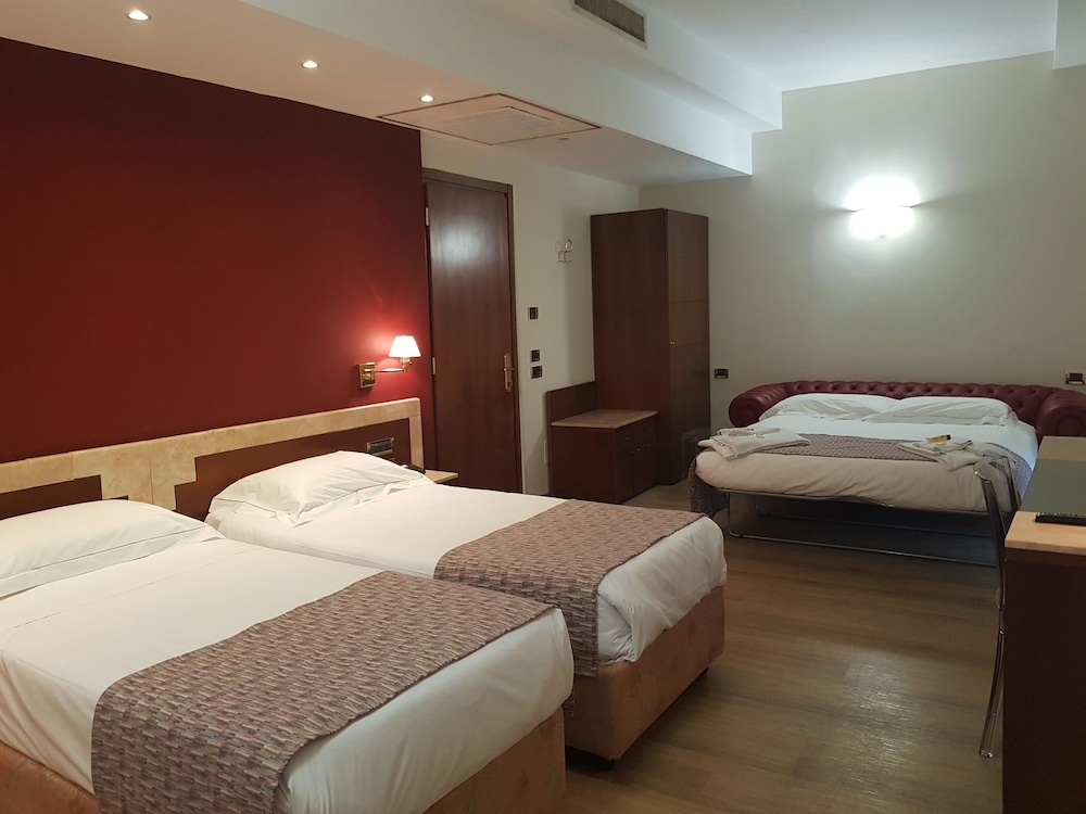 Deluxe Quadruple Room, 1 Bedroom photo 2