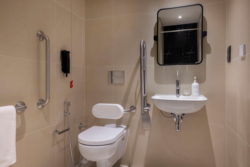 Deluxe Double Room, Mobility Accessible photo 2