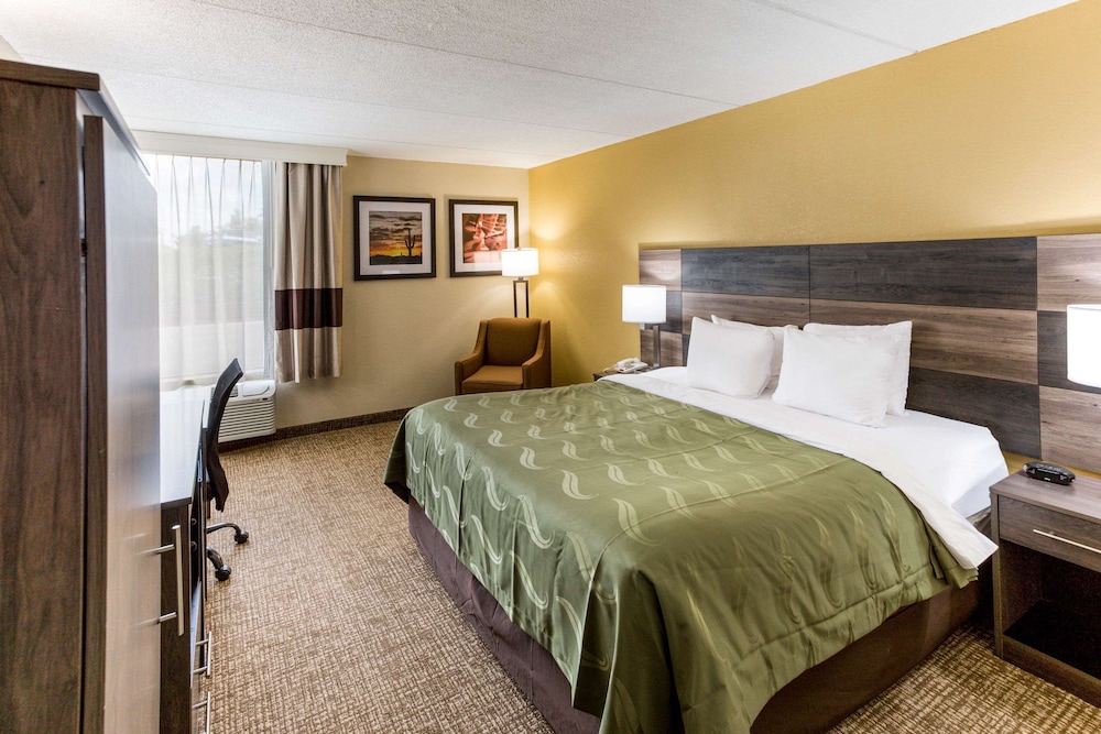 Suite, 1 King Bed, Non Smoking - Photo 1