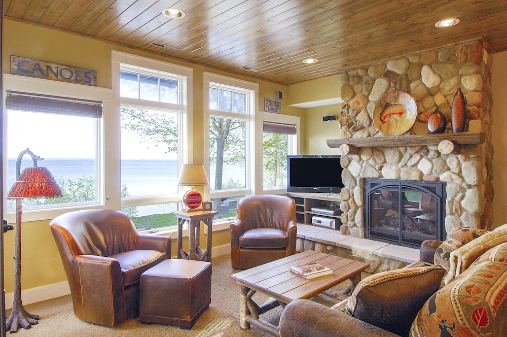 Luxury Suite, 1 Bedroom, Kitchen, Lake View photo 3