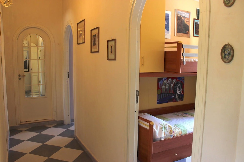 Apartment, 3 Bedrooms, 2 Bathrooms photo 1