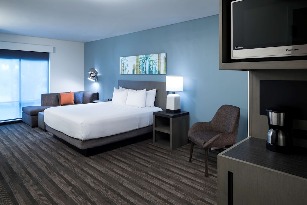 Room, 1 King Bed (with Den) - Photo 1