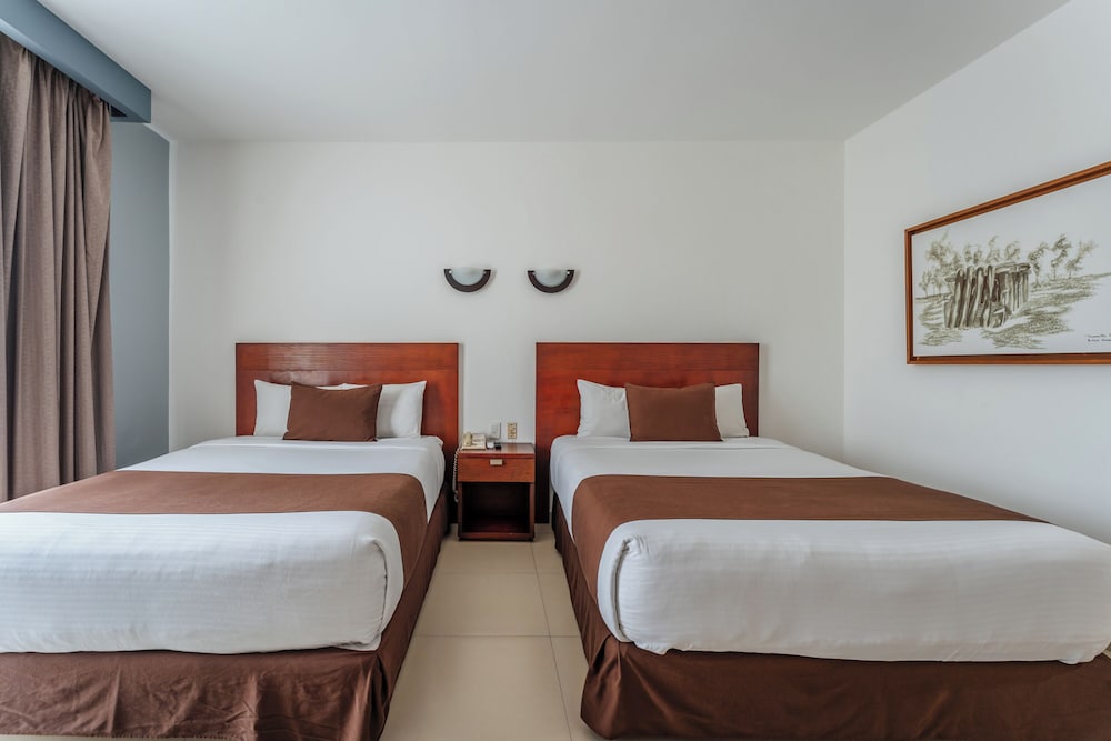 Executive Room, 2 Queen Beds - Photo 5