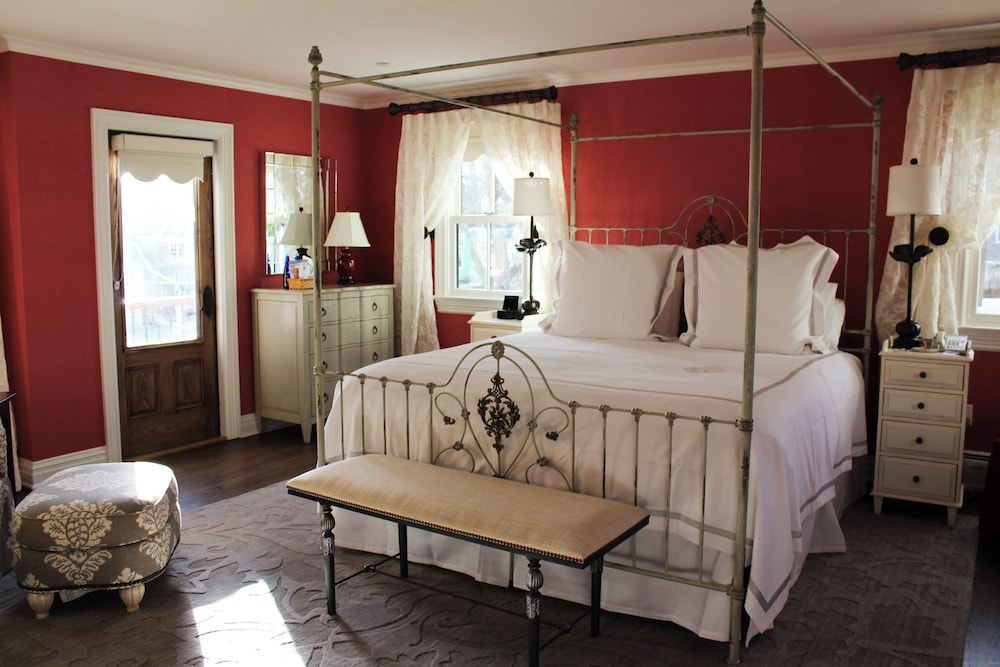 Suite, 1 King Bed (Tall Tales Guesthouse Full 1 Bedroom )