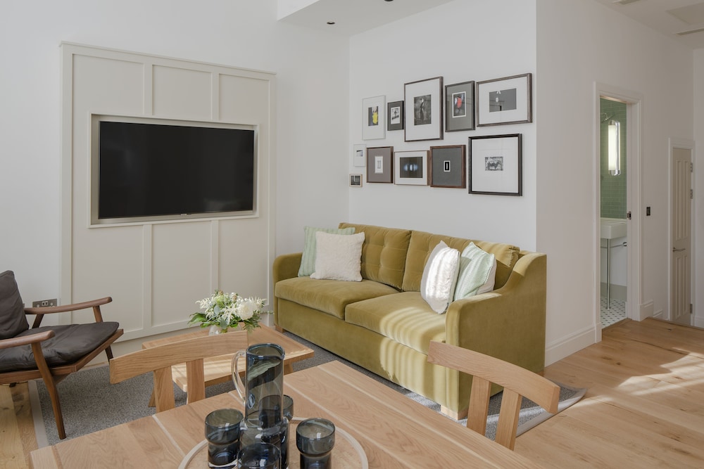 Royal Mile Deluxe One Bedroom Apartment