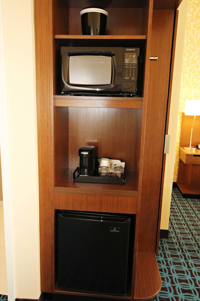 Room, 1 King Bed (Mobility/Hearing Access, Roll-in Shwr) - Photo 5
