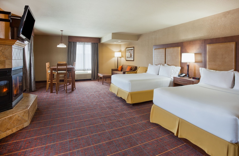 Suite, 2 Queen Beds photo 2