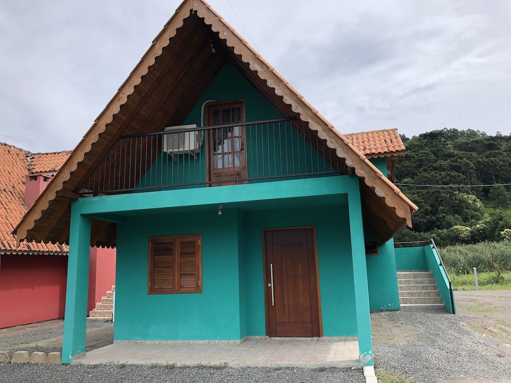 Comfort Chalet, 1 Queen Bed, Courtyard View photo 3