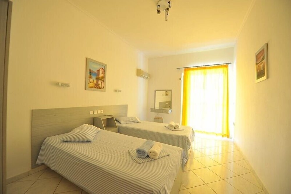 Apartment, 2 Bedrooms, Sea View photo 1