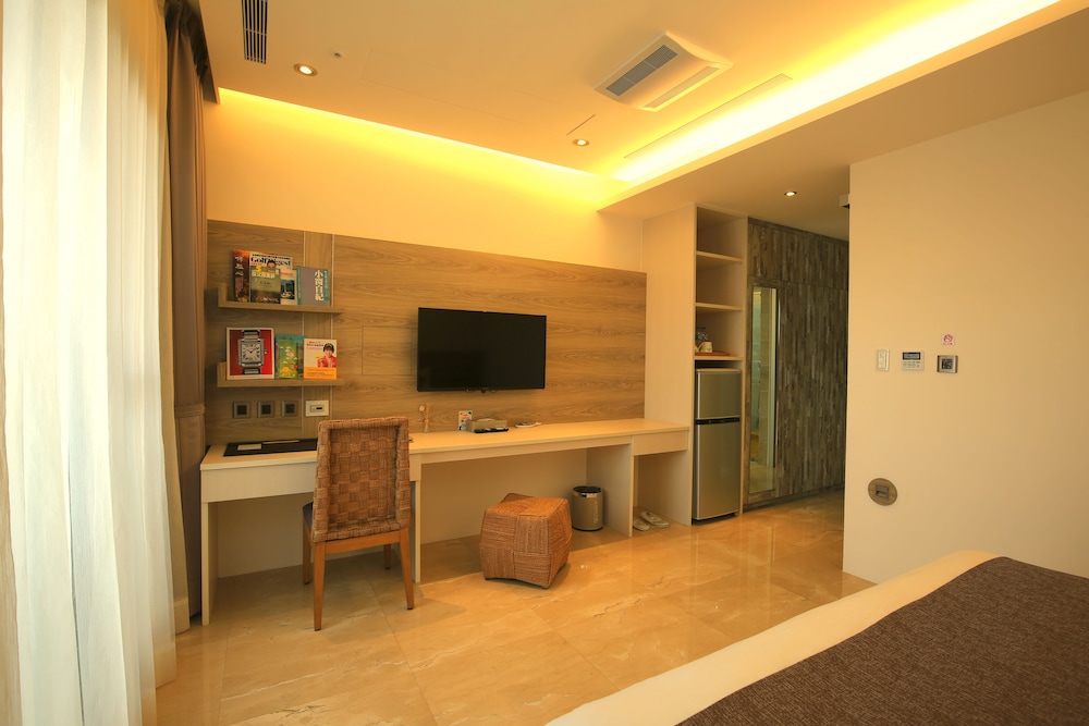 Deluxe Double Room, 1 Queen Bed, Bathtub, City View (VIP) photo 3