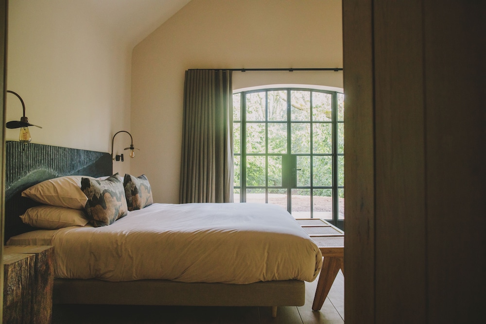 Signature Suite, 1 King Bed, Annex Building