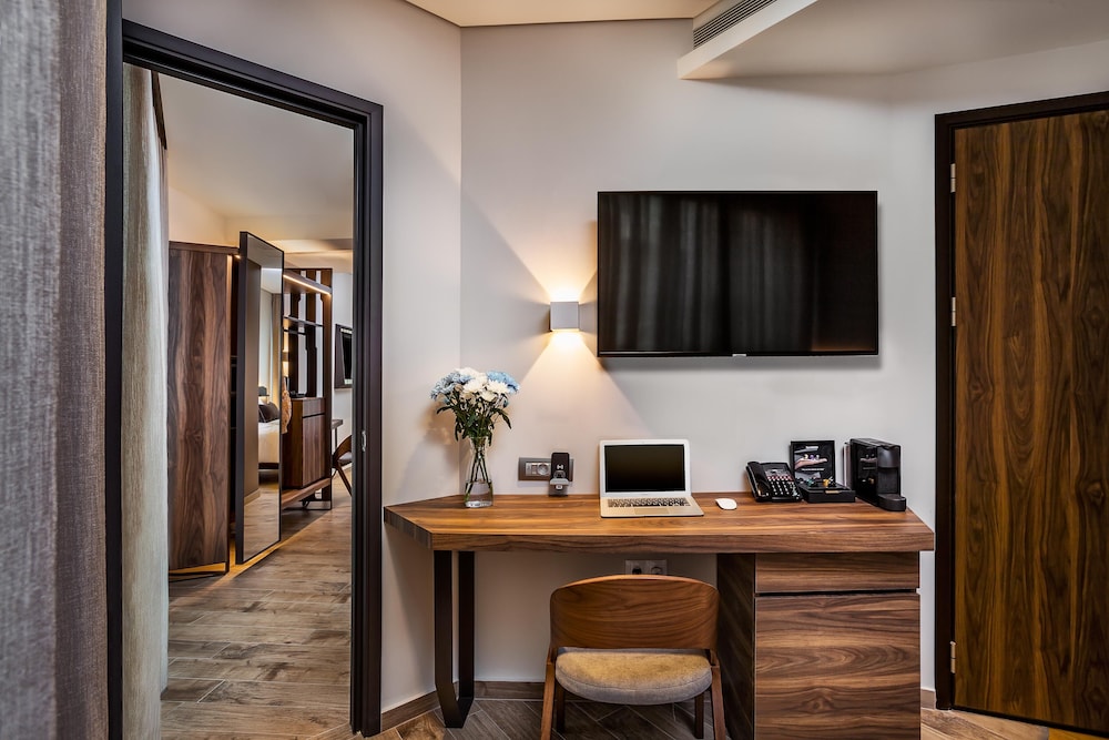 Family Suite, City View (Connected) - Photo 7