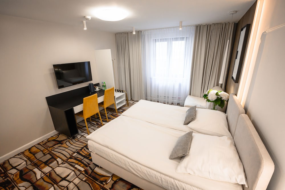 Standard Twin Room - Photo 1