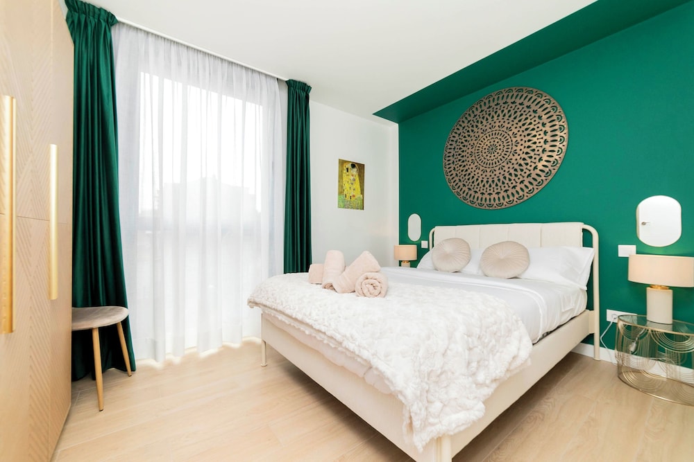 Junior Apartment