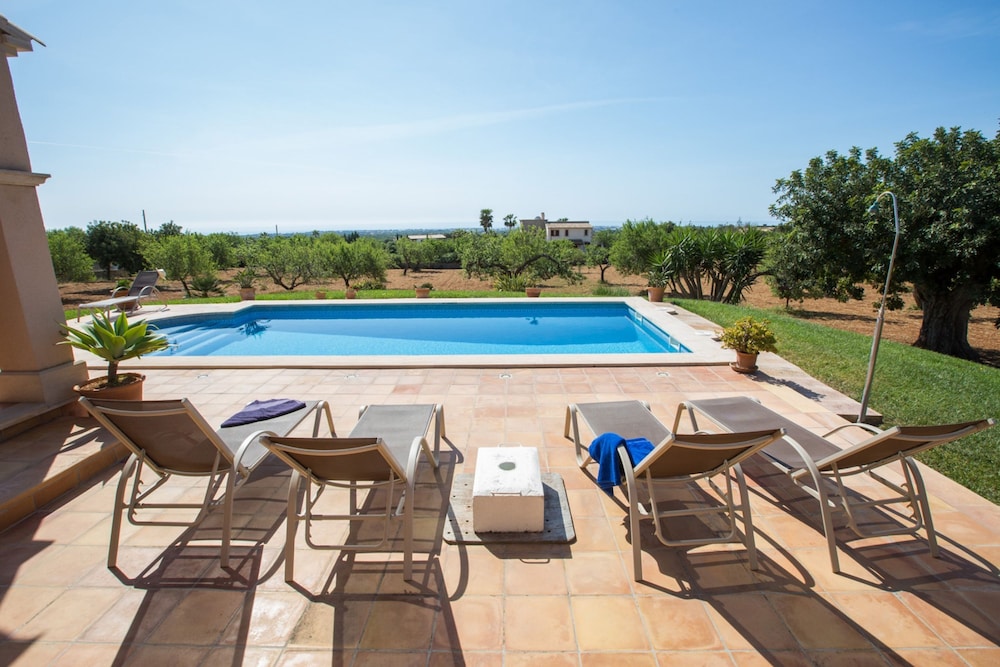 Villa photo 2