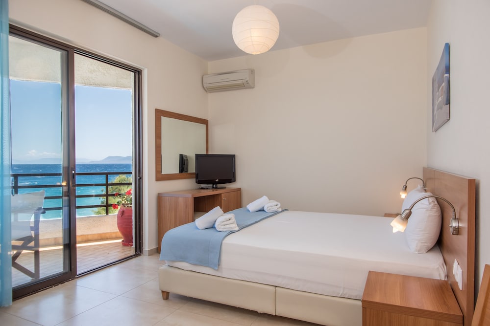 Double or Twin Room photo 3