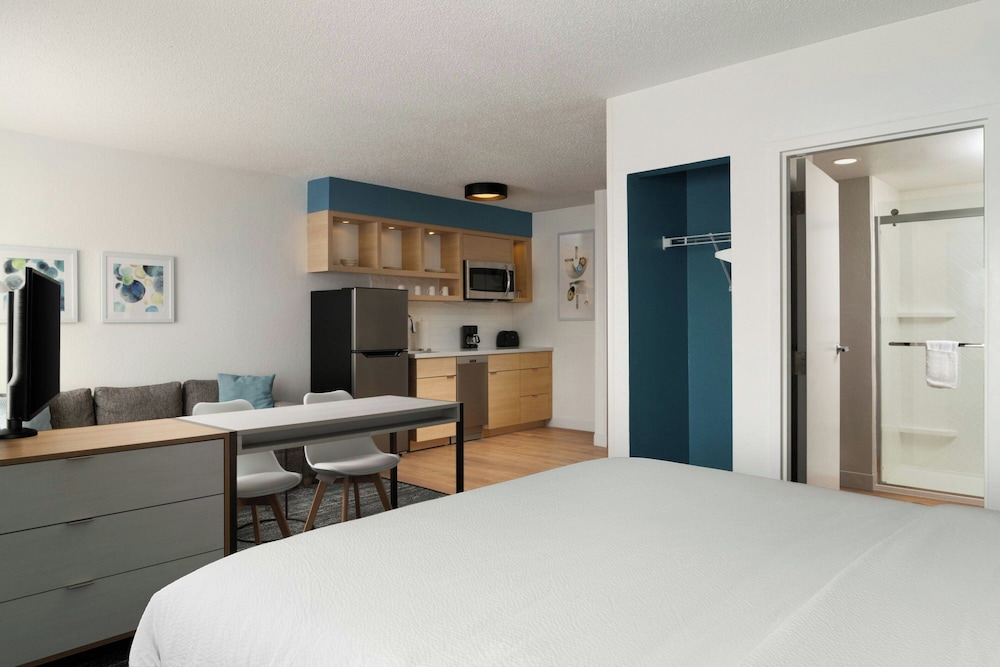 Studio, 1 King Bed - Photo 2
