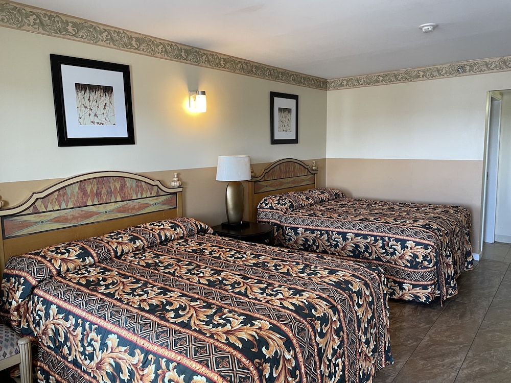 Deluxe Room, 2 Queen Beds - Photo 1