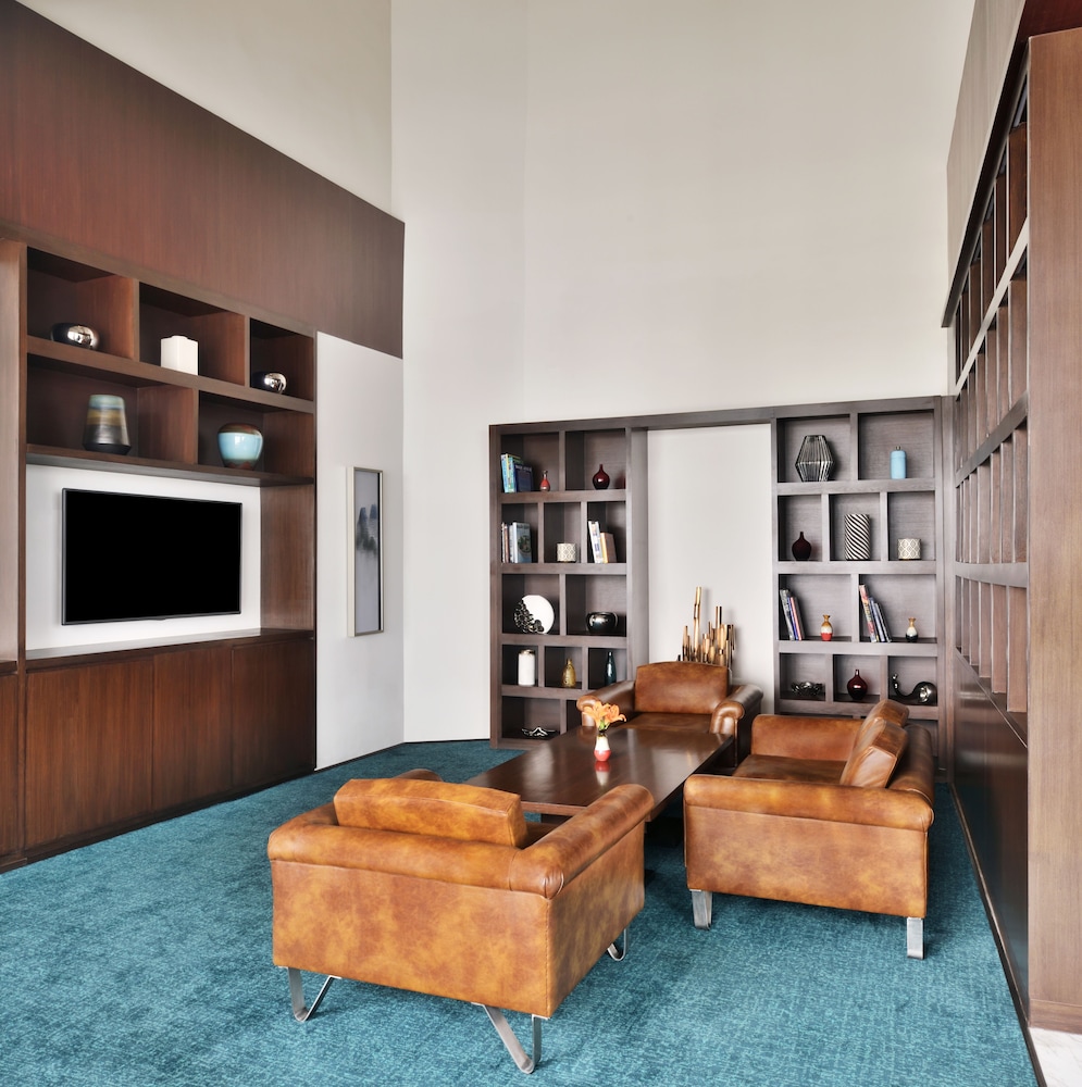 Executive Suite, 1 King Bed, Lake View