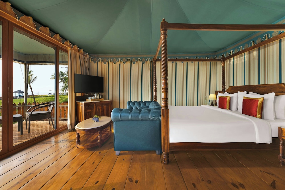 Premium Room, 1 King Bed, Beach View - Photo 1