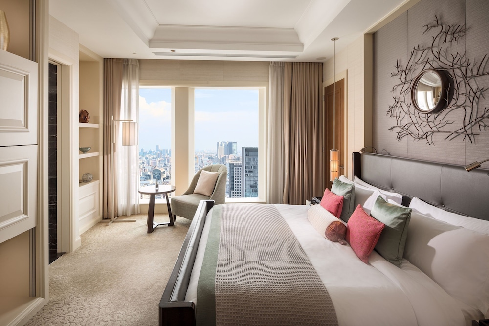 Suite, 1 King Bed photo 3