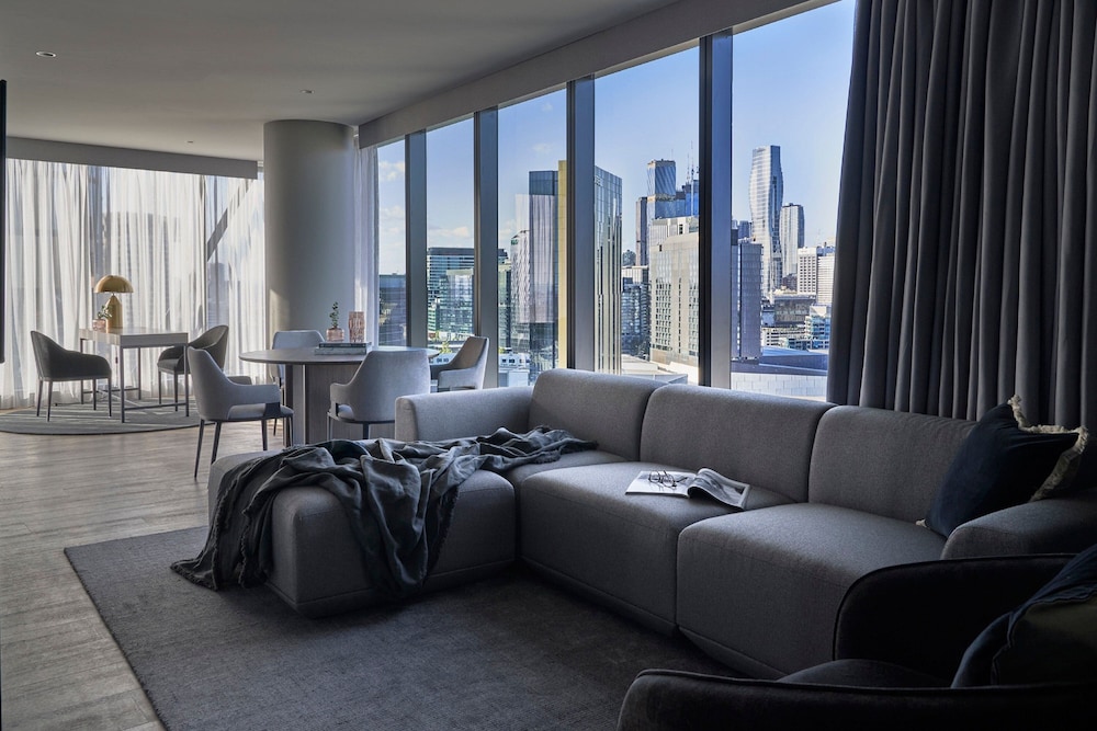 Signature Suite, 1 King Bed, City View - Photo 7