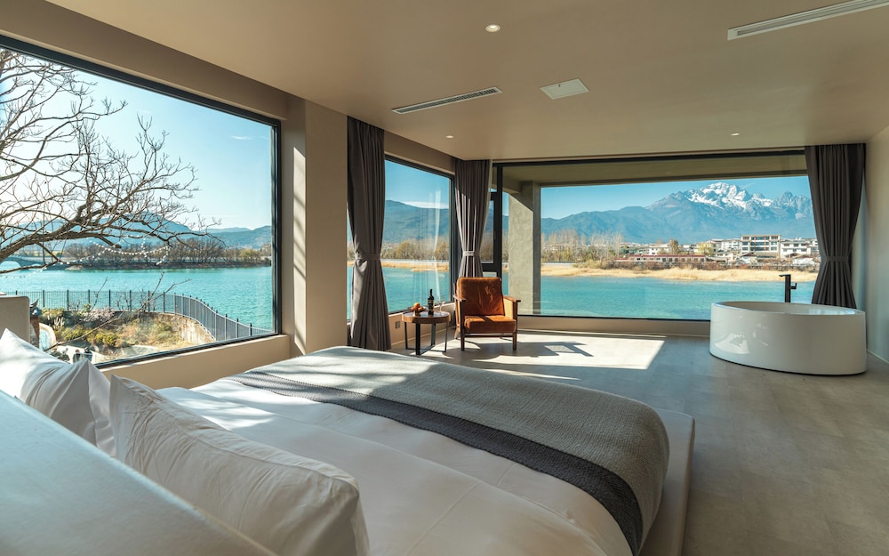 Double Room, Non Smoking, Partial Lake View photo 3