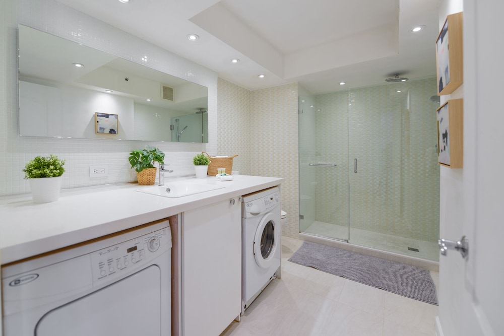 Luxury Condo, 1 Bedroom, City View photo 2