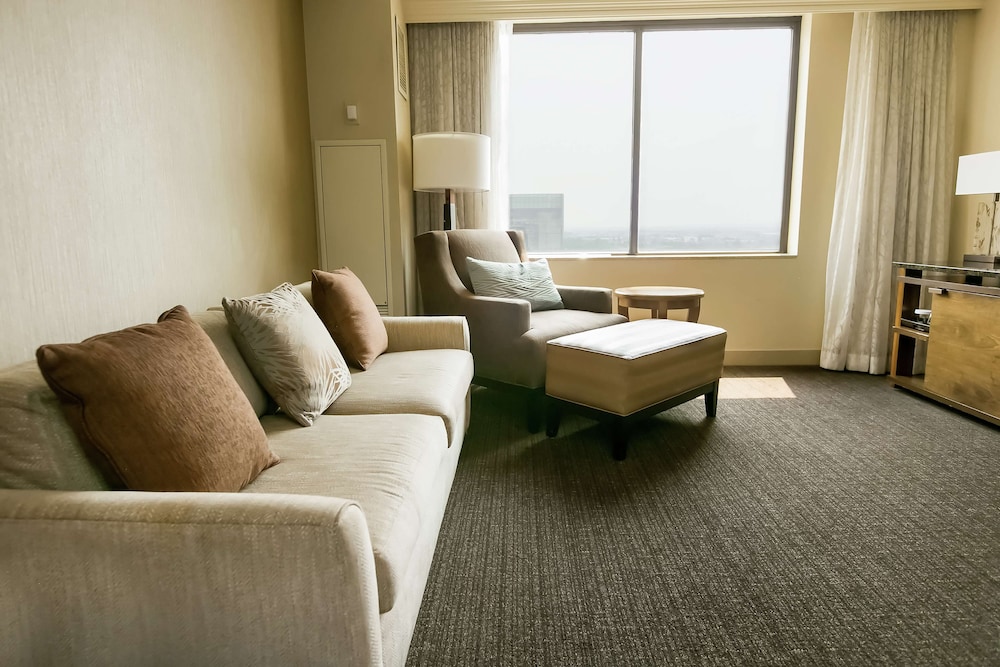 Standard Room, 1 King Bed (Oversized) photo 1