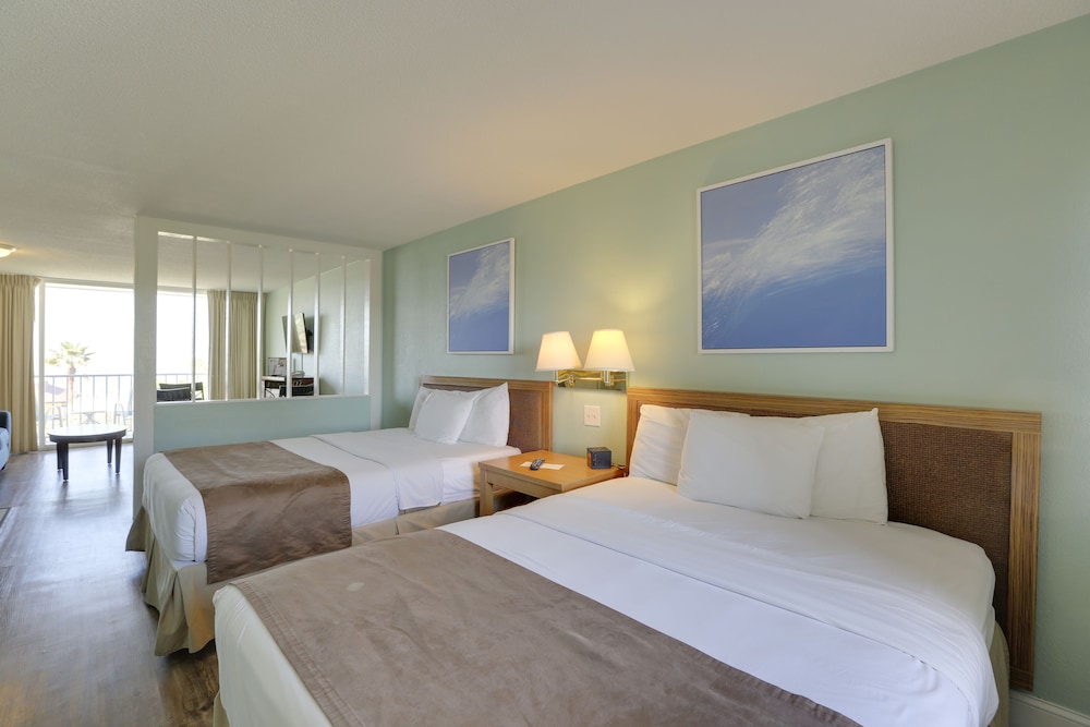 Deluxe Studio Suite, 2 Queen Beds, Non Smoking, Ocean View photo 2