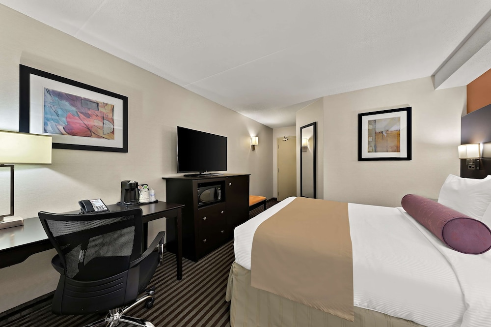 Standard Room, 1 Queen Bed, Non Smoking, Refrigerator & Microwave