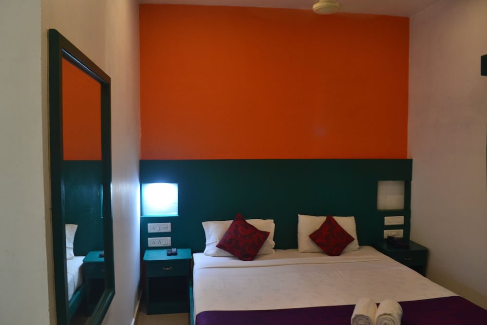 Deluxe Double Room, 1 Queen Bed, Balcony, Garden View photo 1