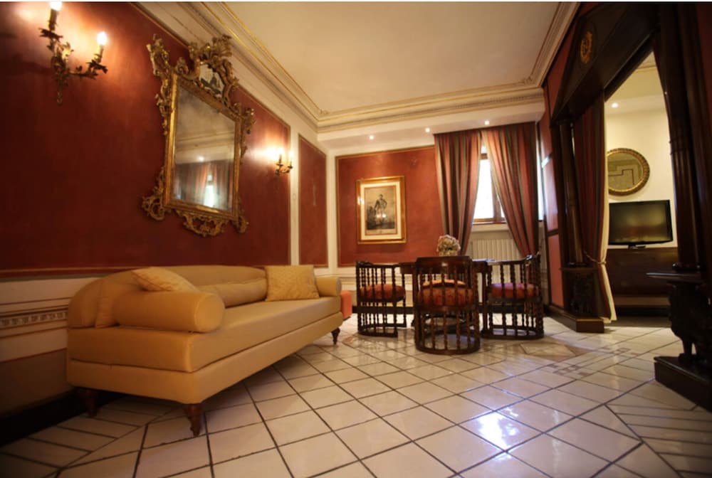 Napoleonic Suite photo 2