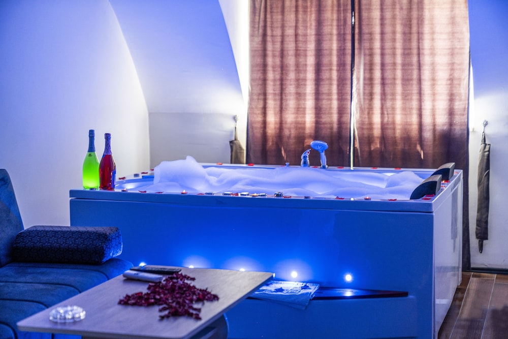 Honeymoon Penthouse photo 3