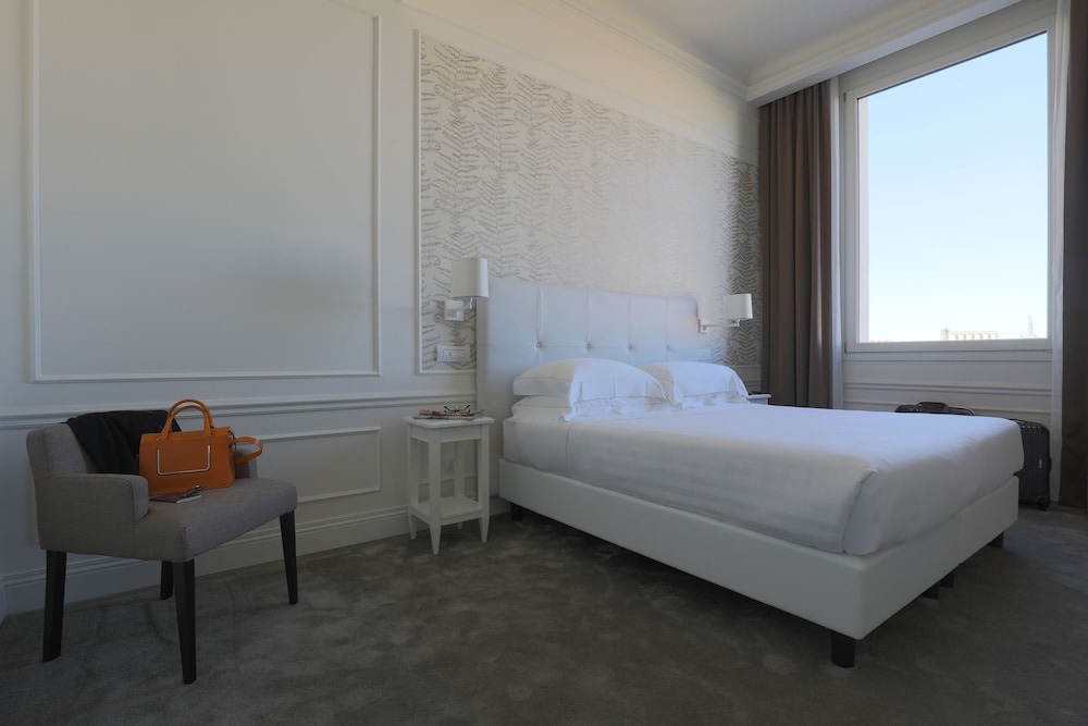 Executive Room - Photo 3