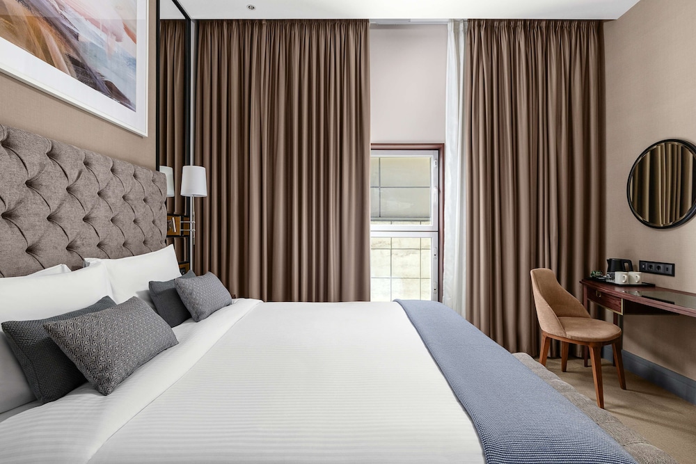 Comfort Room, 1 King Bed photo 3