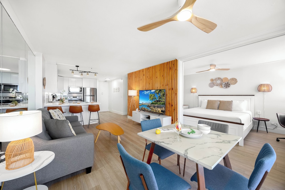 Ocean View 1BR at Ilikai Marina: Apartment, 1 Bedroom, Ocean View (0187) photo